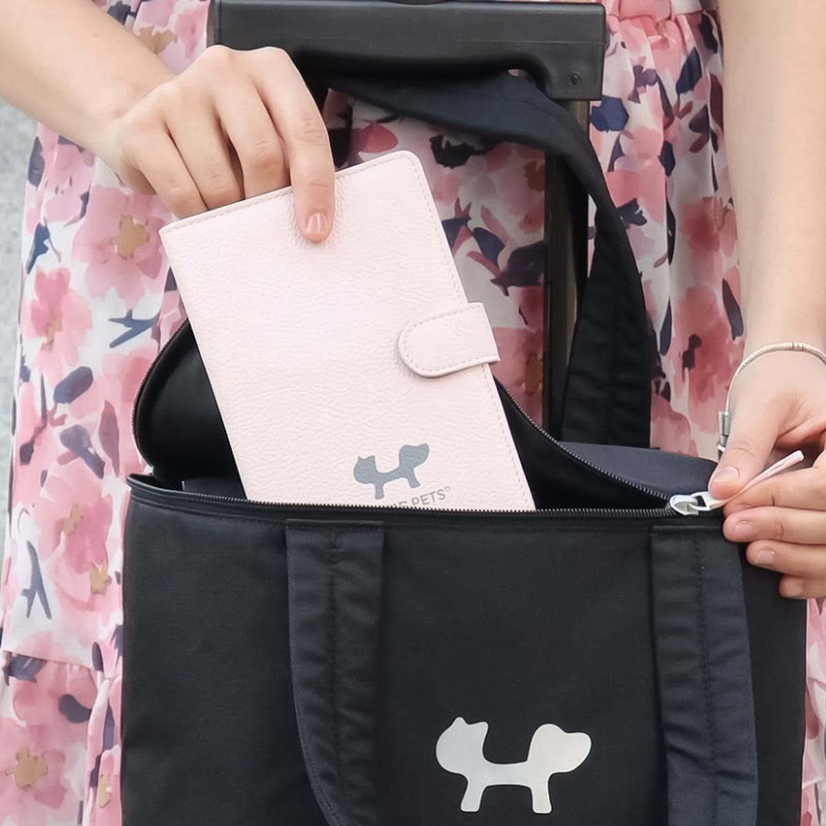Funda pasaporte o cartilla color rosa - Imagen 2